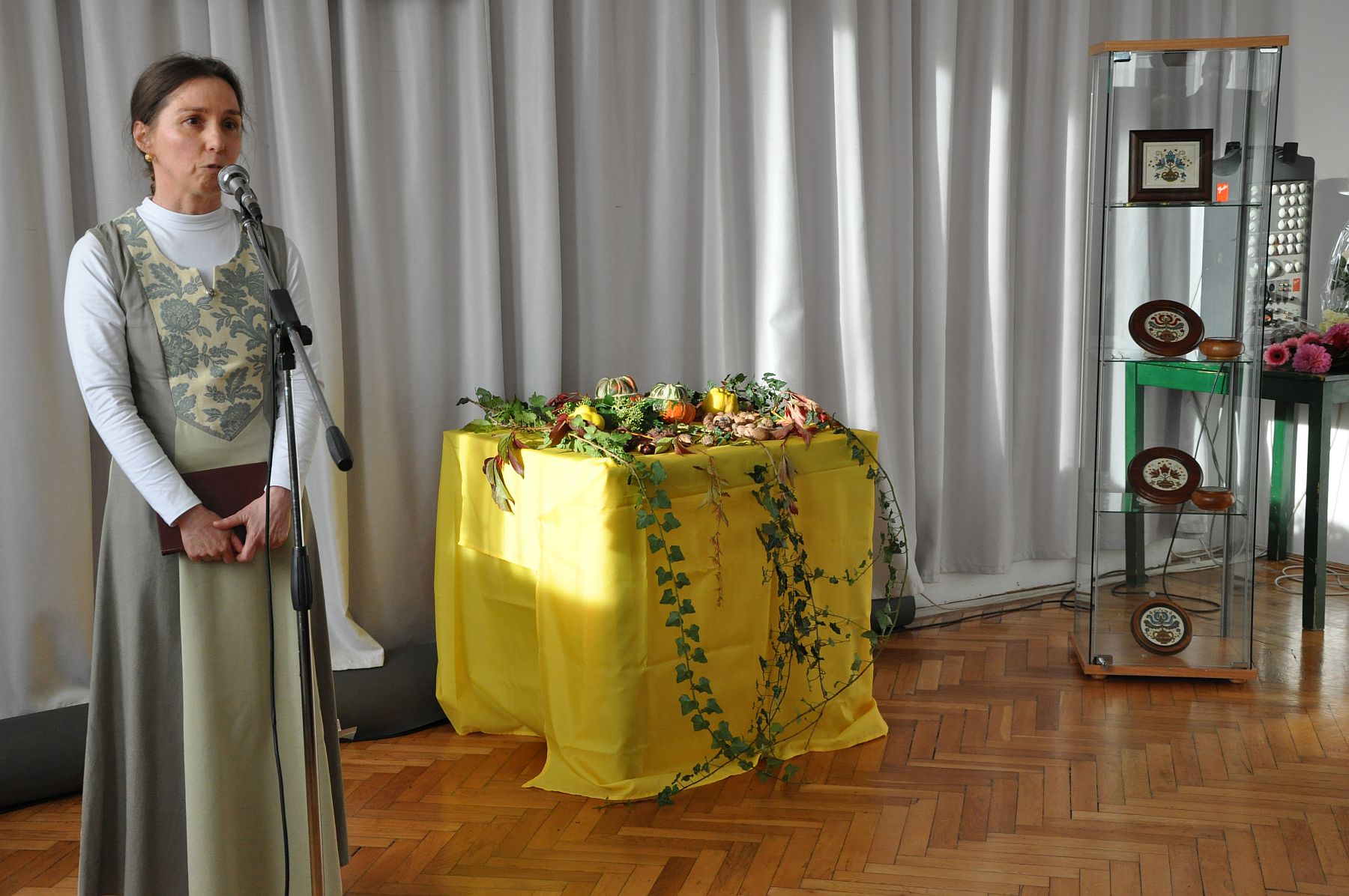 Szűcsné Novák Mária kiállításának megnyitója az Öreghegyi Közösségi Házban